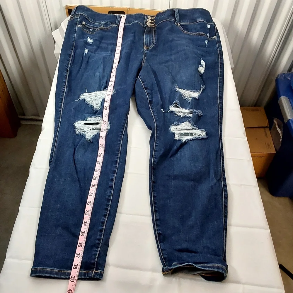 Torrid  Super Soft  Destructed Jegging